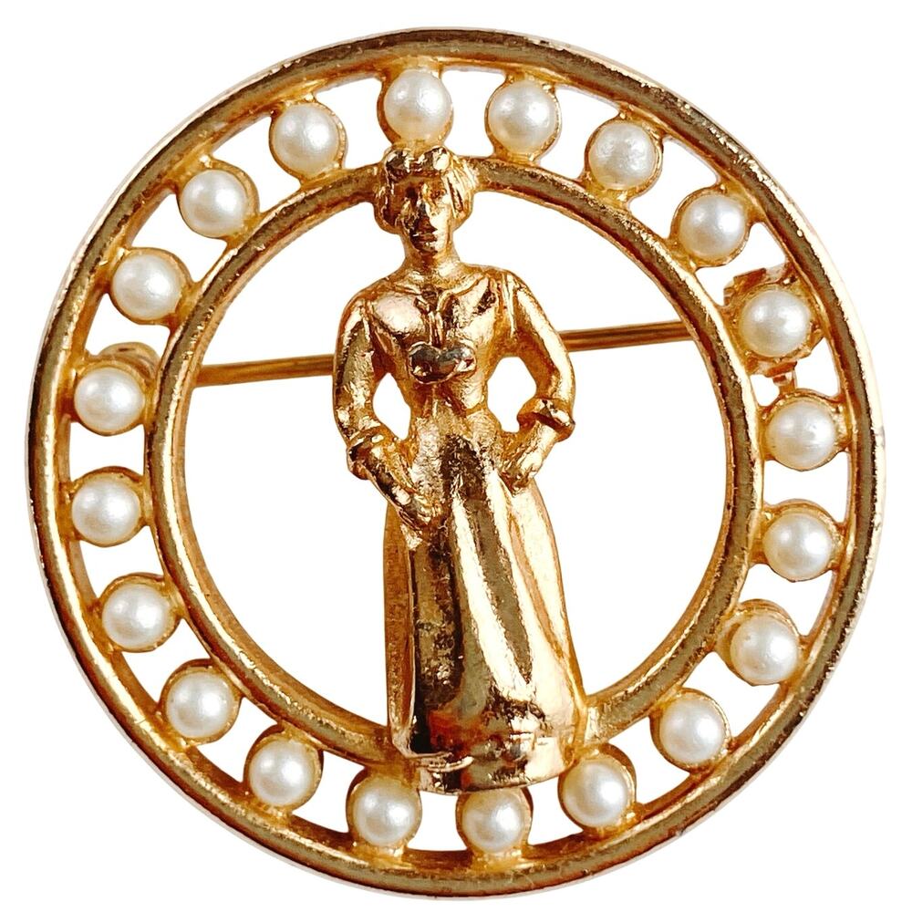 VTG Sarah Coventry Manager Award Pin Woman Faux Pearl Circle Gold Tone MC Brooch